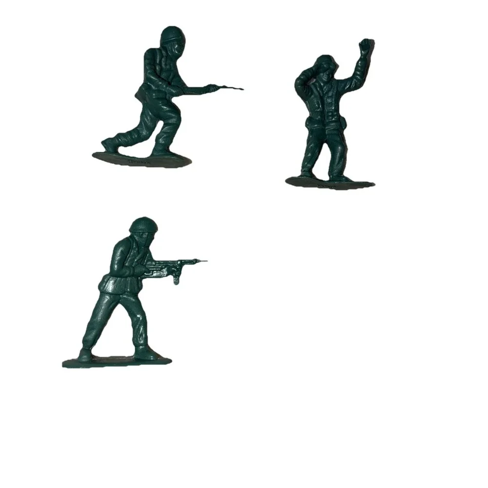 Vintage Plastic Army Men Green Yellow Unbranded 1.75